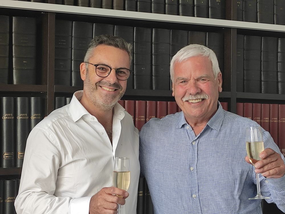 Francis Binder et Henry-Philippe Montazel trinquant lors de la passation de FREIGHTECOM